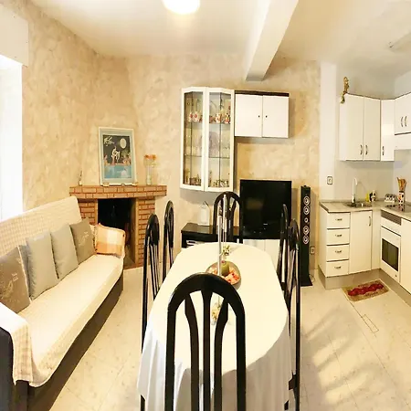 In With Mountain Views, Cleaning Included *